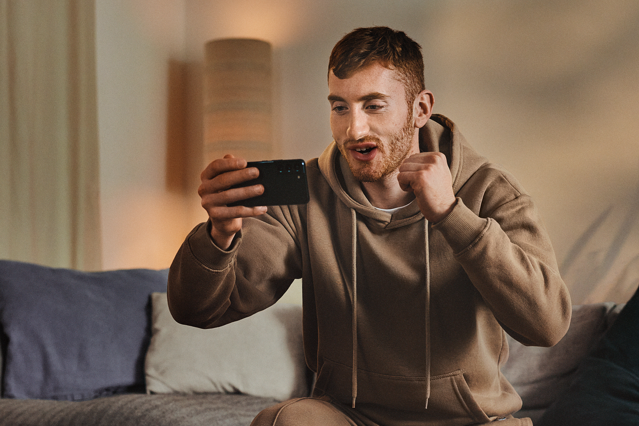 Dejan Kulusevski, fotbollsspelare i UEFA Champions League och i Premier Leauge. Köp något av våra sportpaket för att börja streama massor av sport direkt!