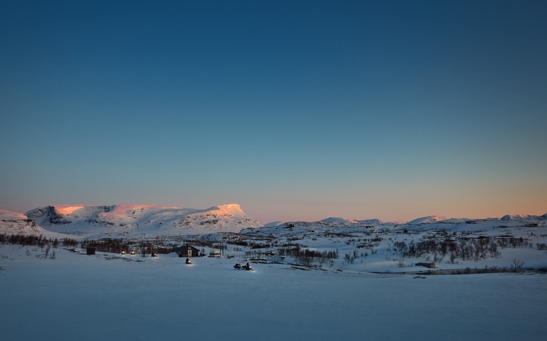 Bild av ett snötäckt landskap.
