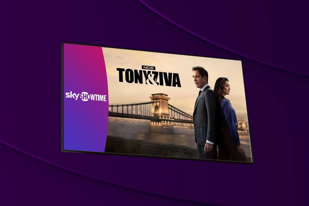 Huvudkaraktärerna i den nya spinoff-serien NCIS: Tony & Ziva Suits LA som har premiär och går att streama på SkyShowtime från den 27 oktober med Telia.
