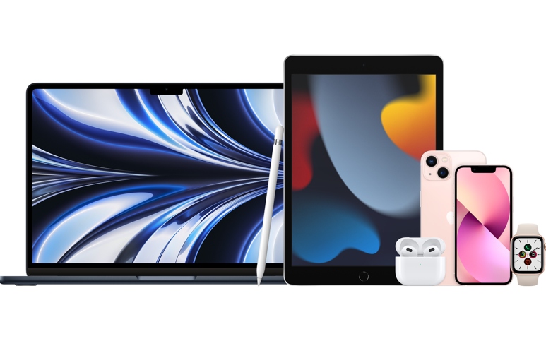 Appleprodukter så som en macbook, en Iphone, en Ipad och Airpods porträtterade mot en vit bakgrund. 